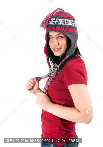 快樂；冬天戴帽子的微笑的年輕女子