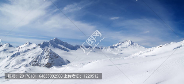全景的高加索山脈