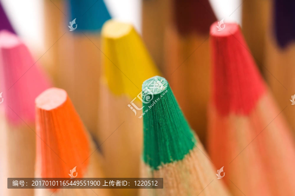 白色的彩色鉛筆
