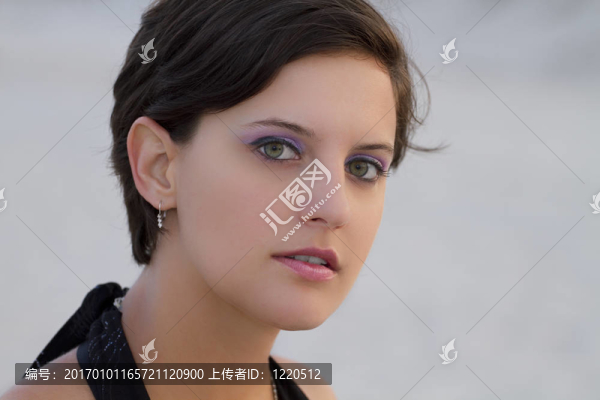 女性時(shí)尚夏日海灘人像拍攝模式