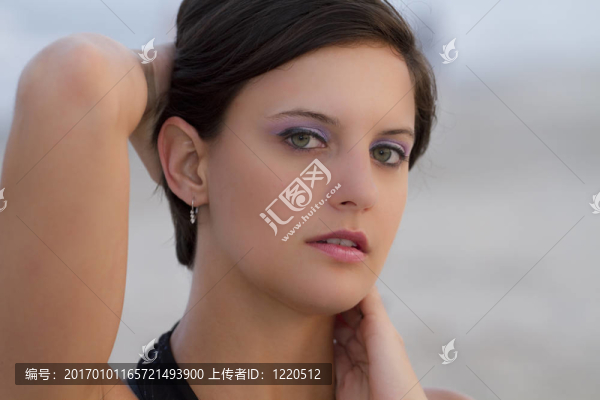 女性時(shí)尚夏日海灘人像拍攝模式