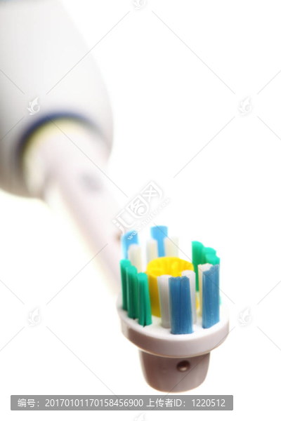白色牙刷