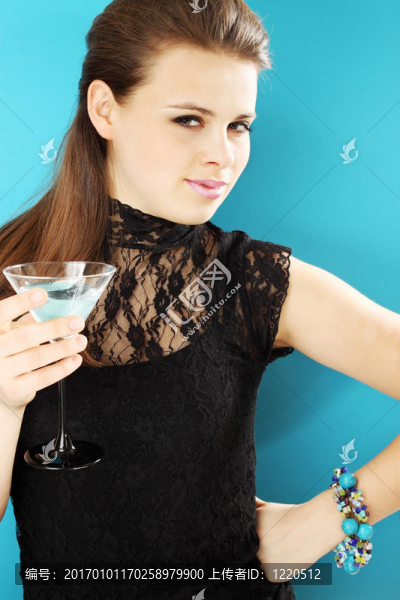 穿黑衣服的女人