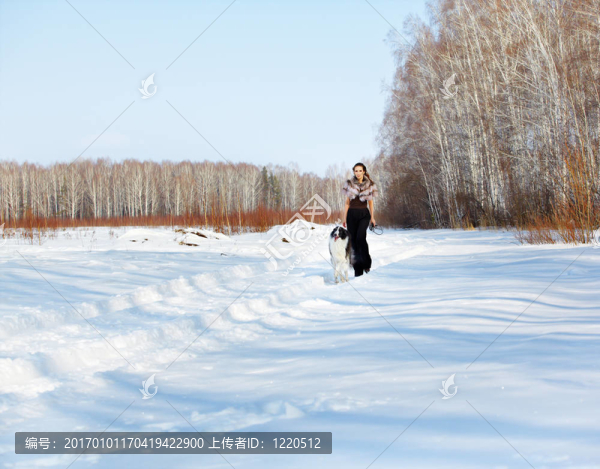與獵狼戶外女人