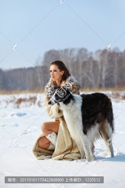 與獵狼戶外女人