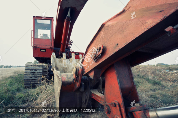 舊挖掘機(jī)