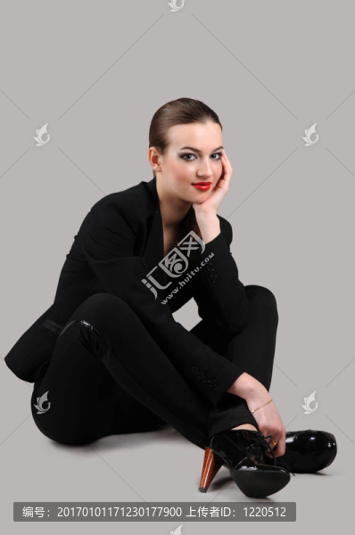 穿西裝的女人