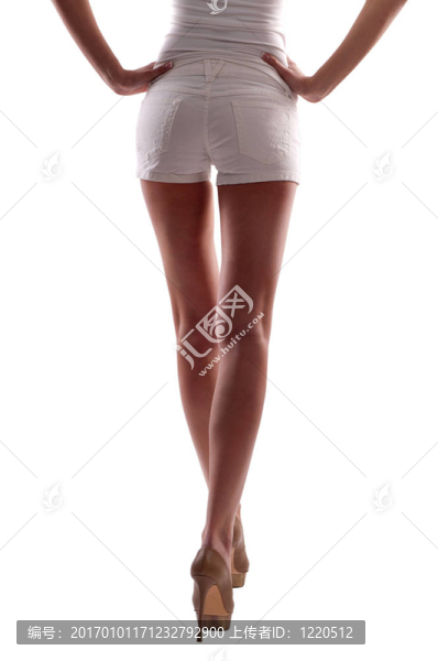 穿短褲的女人