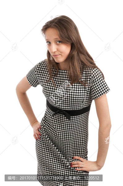 年輕女子微笑著