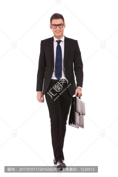 攜帶手提箱的年輕商人