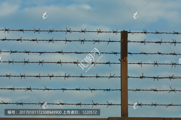 白色生銹的鐵絲網(wǎng)