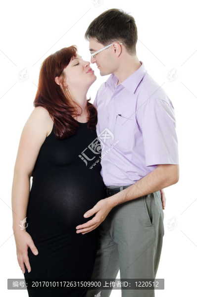 幸福懷孕夫婦孤立在白色