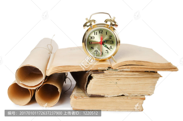 許多古老的卷軸和舊書