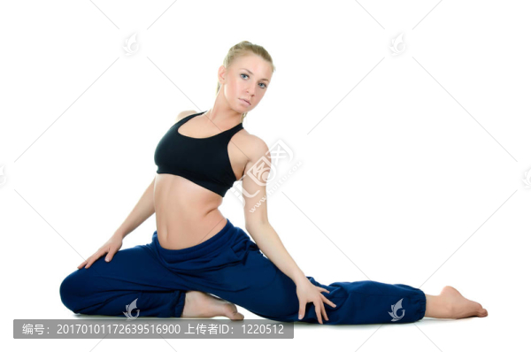 在白色背景上跳舞的女孩