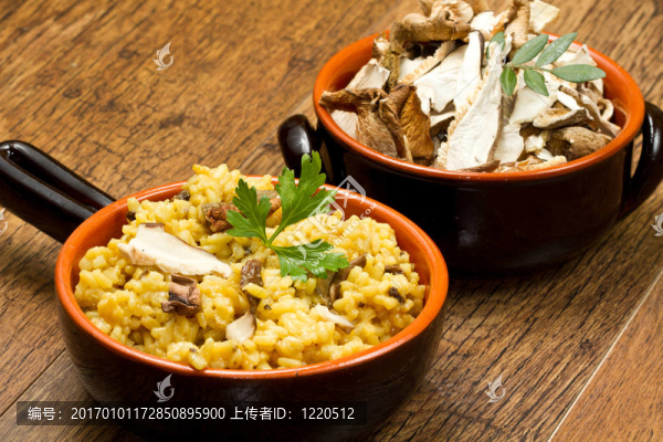 藏紅花和蘑菇燴飯