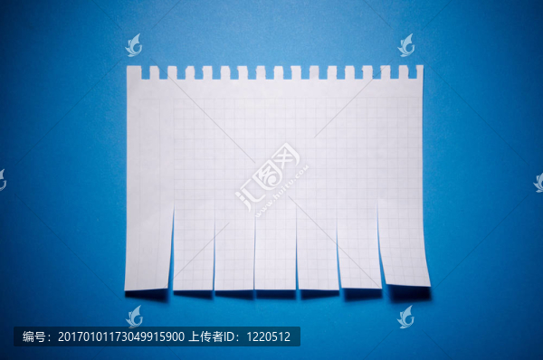 撕掉墻上的紙通知