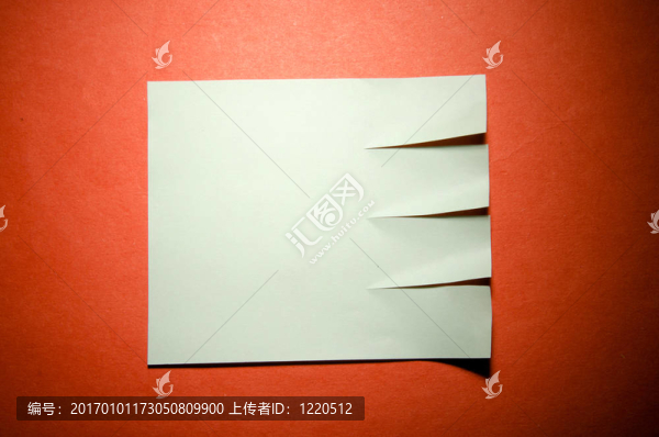 撕掉墻上的紙通知