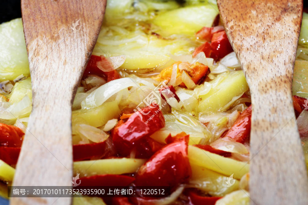 什錦蔬菜炒橄欖油洋蔥胡椒土豆含紅色