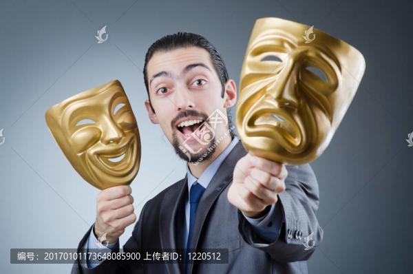 商人用面具掩飾自己的身份