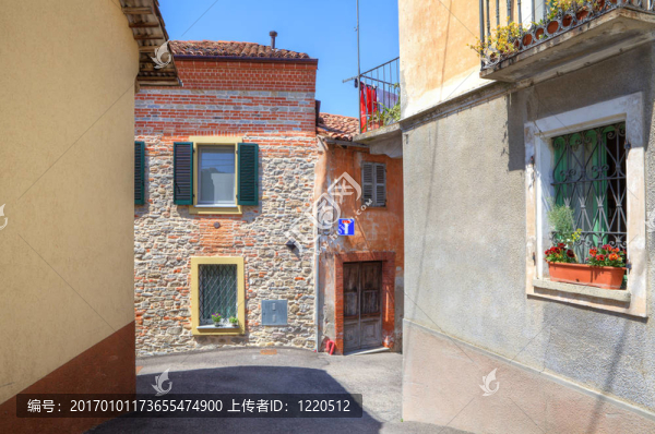 老房子在新Diano,D,Alba；意大利。