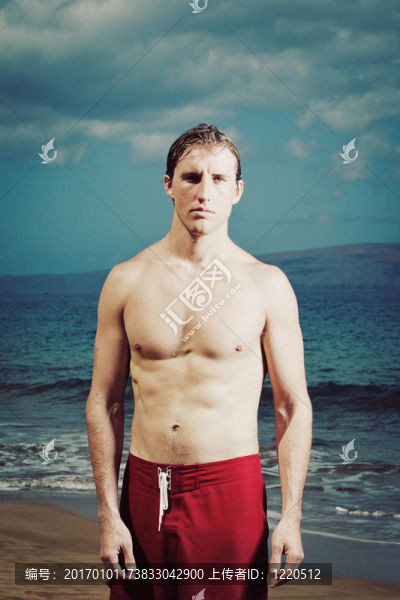 海灘上的男人肖像