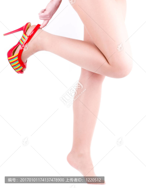 性感的女人的腳在鞋