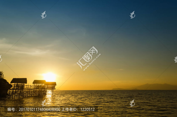 海灘尼帕小屋