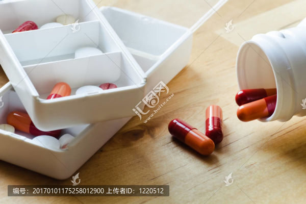 丸；膠囊和片劑按碉堡