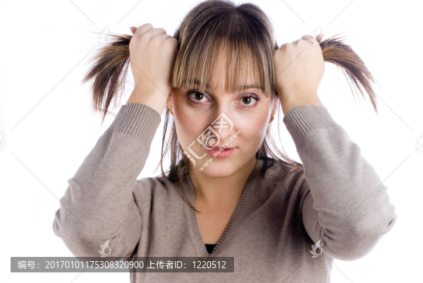 漂亮的女人手在頭發(fā)