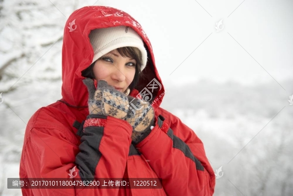 漂亮的冬姑娘-匯圖網(wǎng) www.fosd68.com 漂亮的冬姑娘