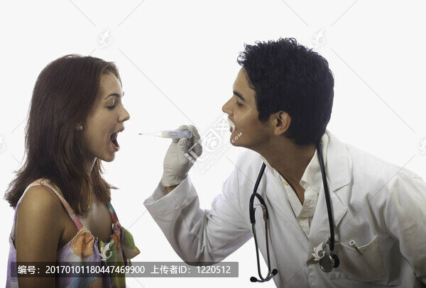 男性醫(yī)生與女性患者