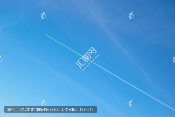 飛機(jī)航跡天空