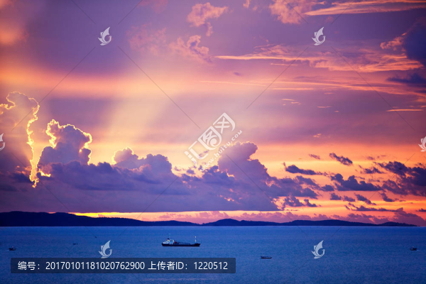 日落時(shí)的海洋