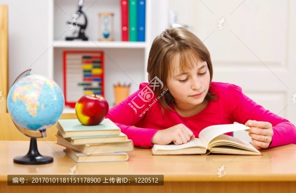 少女讀書