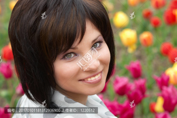 漂亮女孩與郁金香