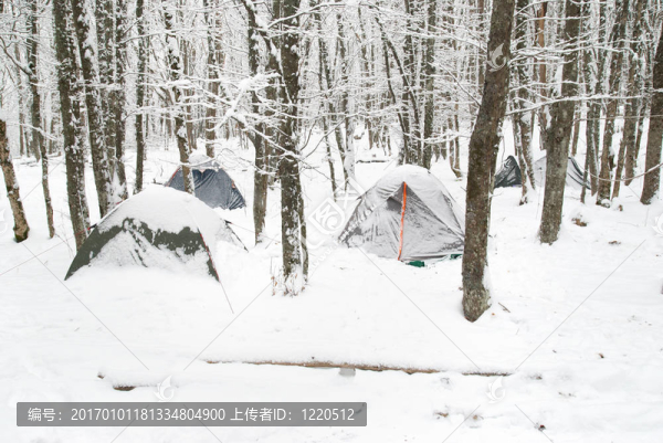 冬天的帳篷營地