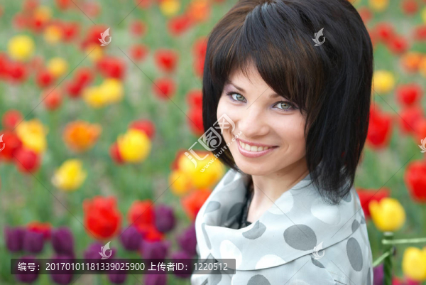 漂亮女孩與郁金香