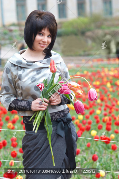 漂亮女孩與郁金香