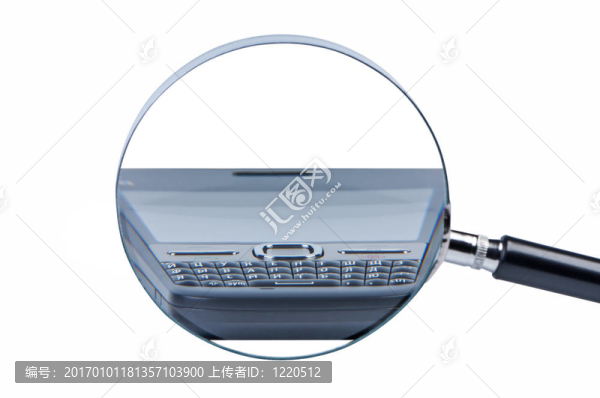 在白色背景的放大鏡和手機(jī)分離。