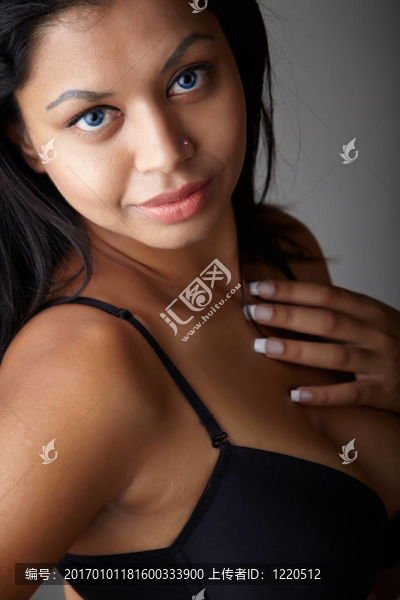 黑色婦女內(nèi)衣