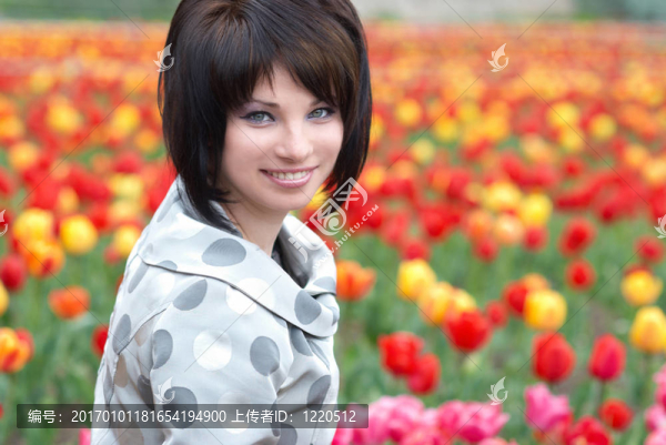 漂亮女孩與郁金香
