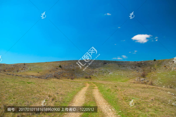 路在山上