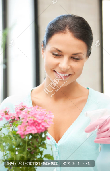 可愛的帶花的家庭主婦