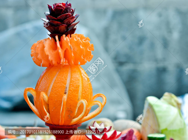 柑橘水果的風(fēng)格化花瓶
