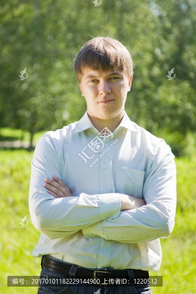 年輕的成年男子