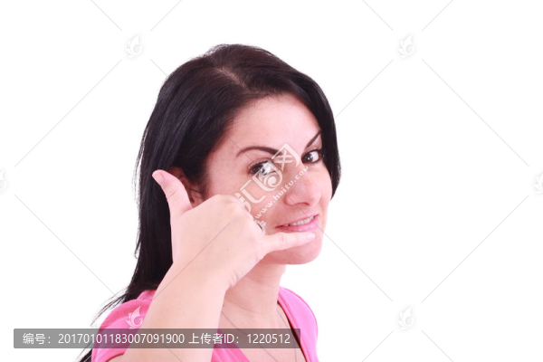 可愛的女人做一個叫我手勢的照片