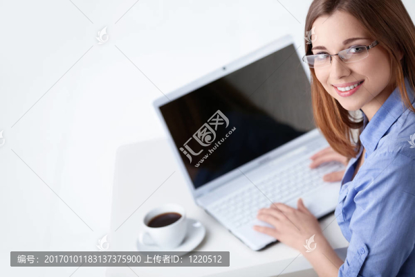 女孩用的筆記本電腦