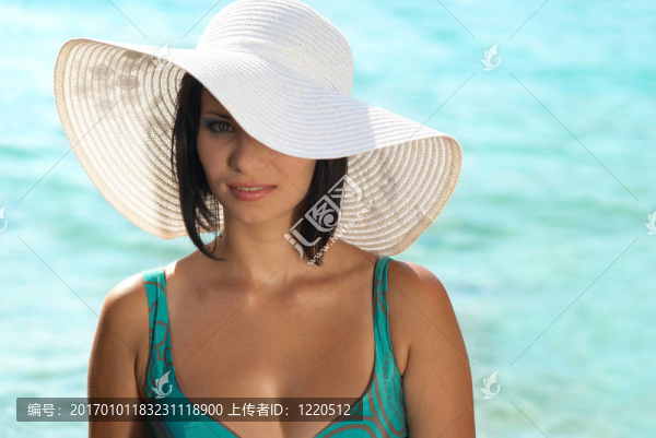 在帽子的女人