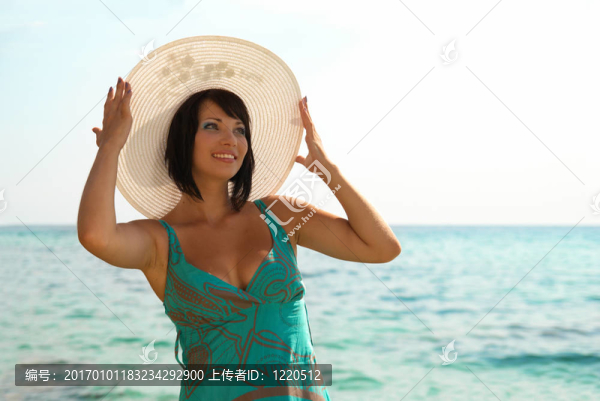 在帽子的女人