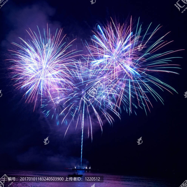 五彩繽紛的煙花